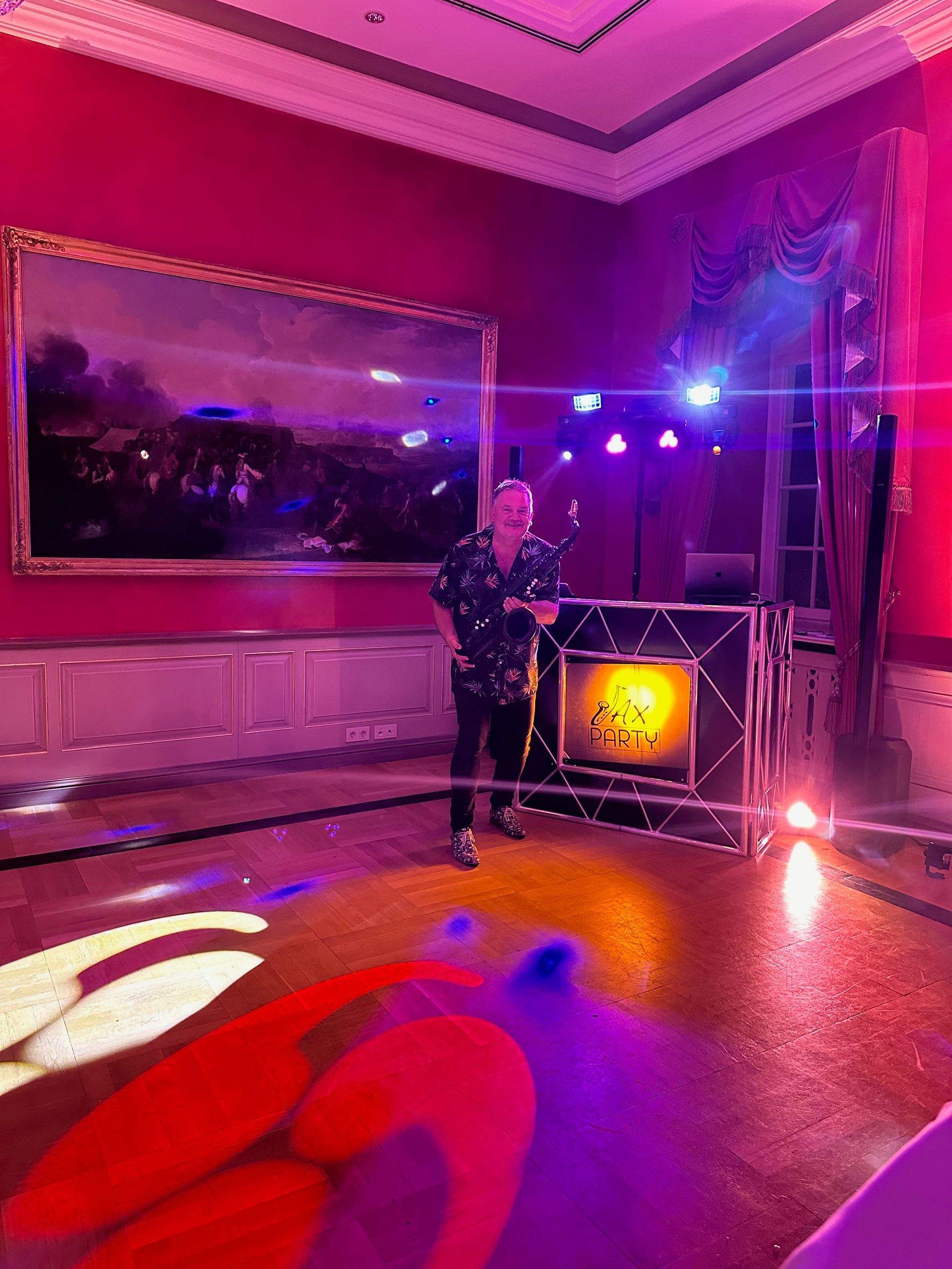 DJ & Saxophon Live Performance im Wald- und Schlosshotel Friedrichsruhe DJ & Live Saxophon in einem im Wald- und Schlosshotel Friedrichsruhe