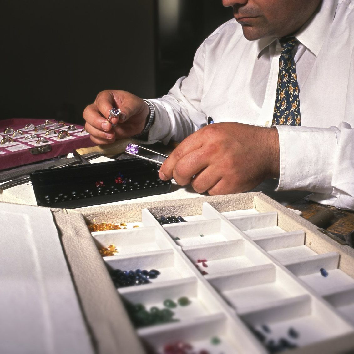 Dein Potenzial im besten Licht - Coaching, das mit Präzision und Feingefühl wirkt.