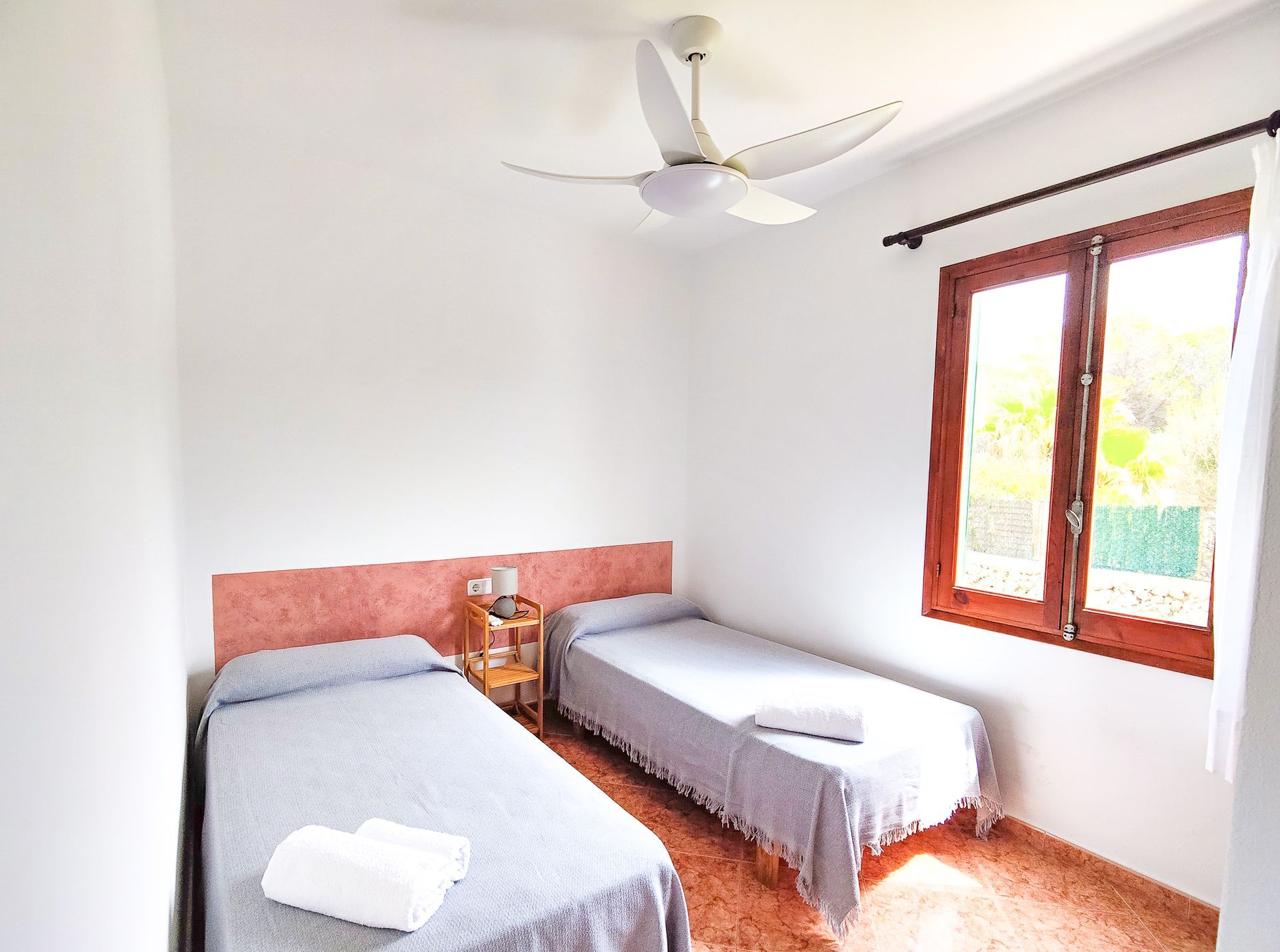 Foto del tercer dormitorio de Villa Mascaró, casa de alquiler de vacaciones en Menorca. 