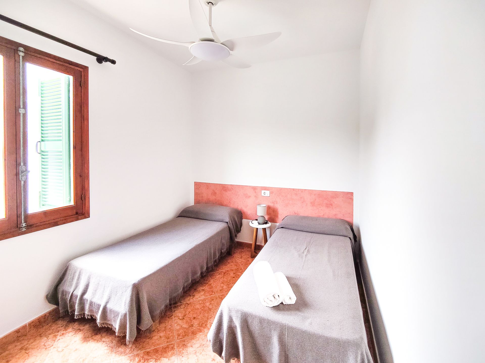 Foto del 2ª dormitorio de Villa Mascaró, casa de alquiler de vacaciones en Menorca. 