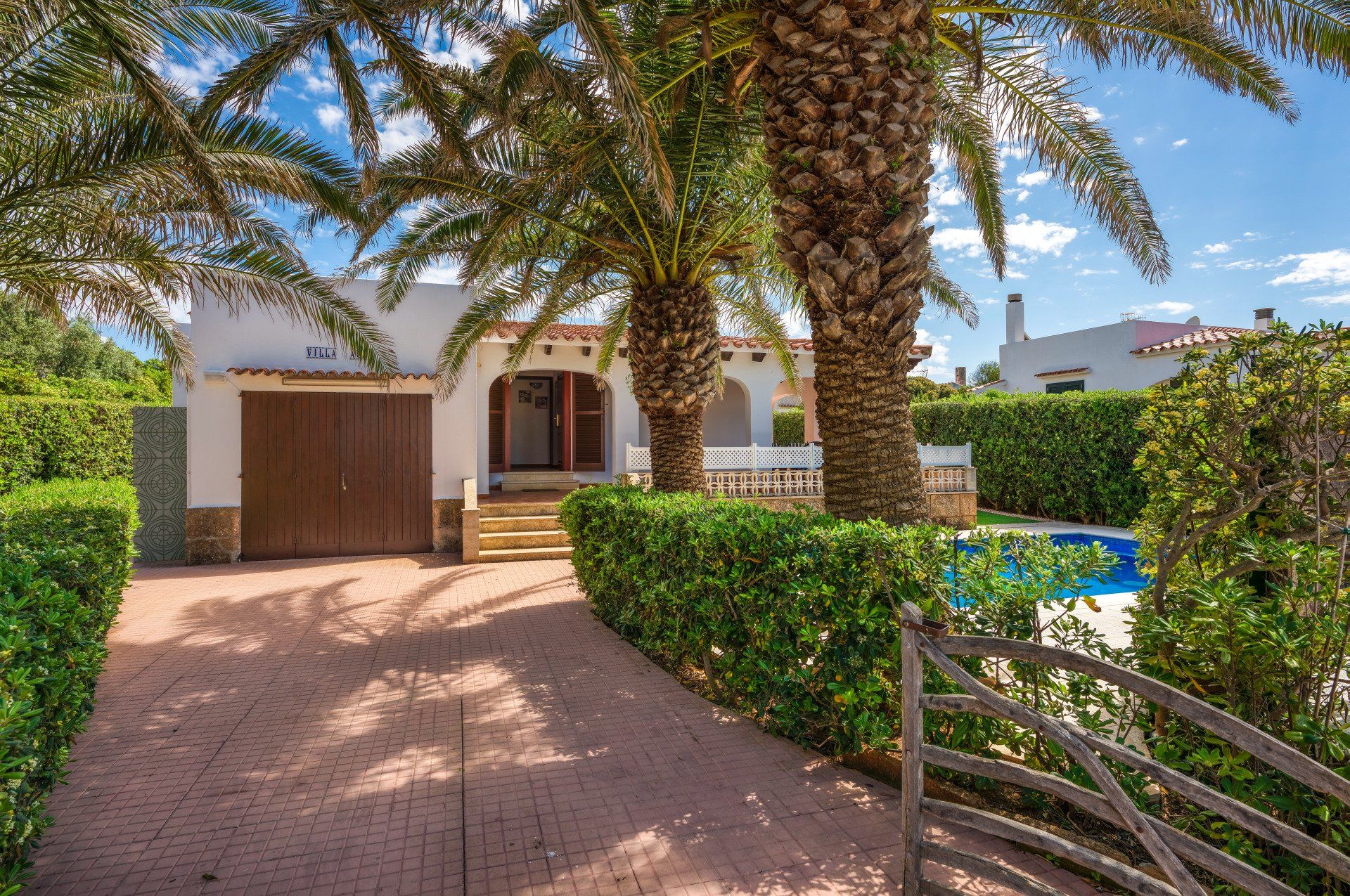 Zona de aparcamiento de Villa Aure