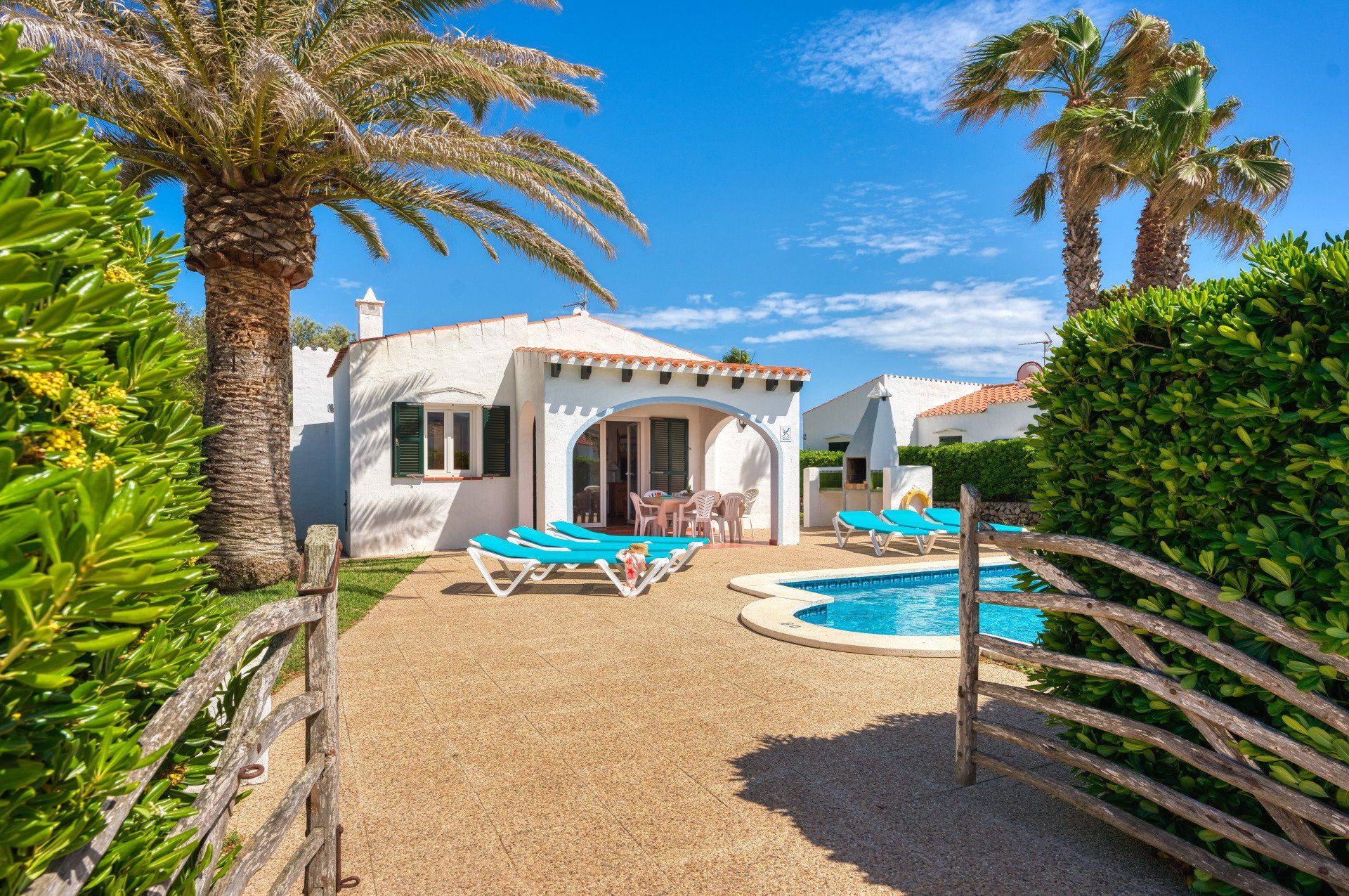 Magnífica vista de Villa Jordi, nuestra casa de vacaciones con tres dormitorios, dos baños, piscina...