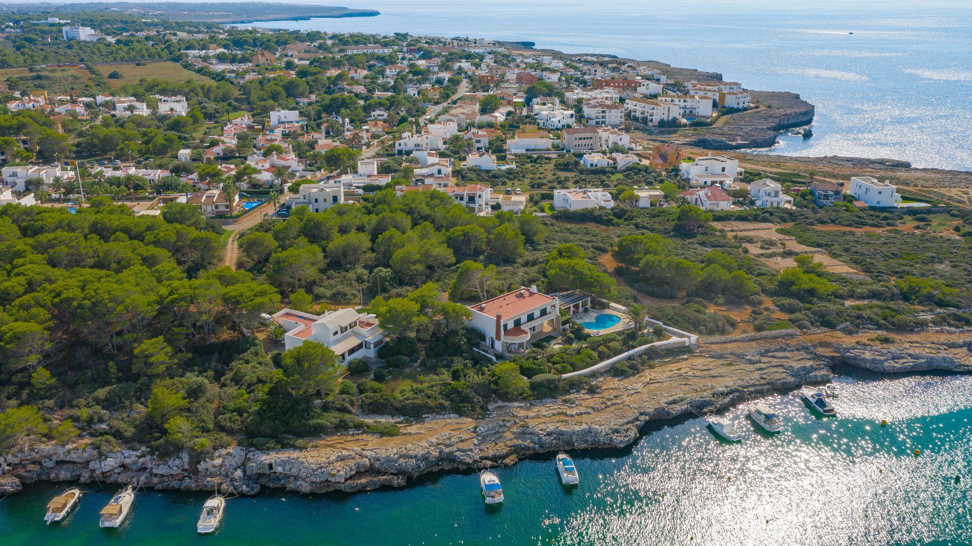 Vistas aérea del Solárium de Villa Mascaró, casa de alquiler de vacaciones en Menorca. 