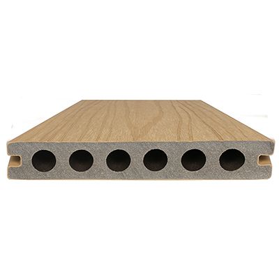 Tarima de exterior de composite encapsulado teca