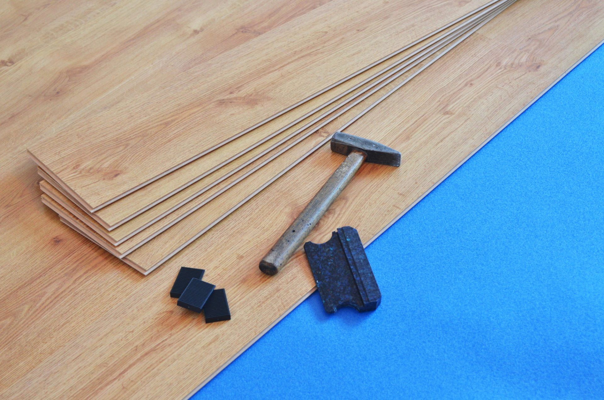 Tarima Flotante Laminada, Moreno Comercial