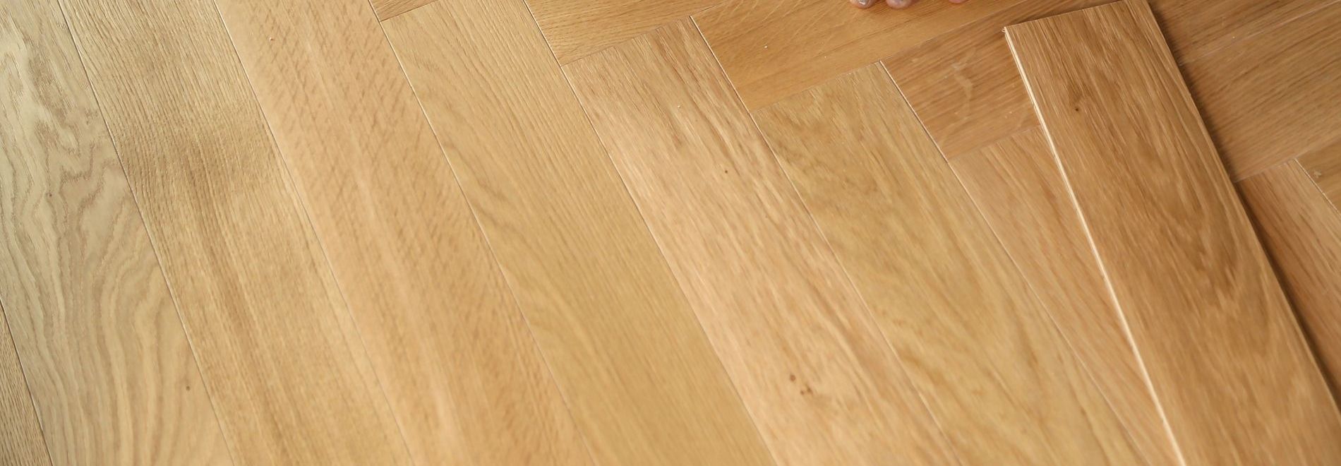 Tarima flotante de madera natural, espiga