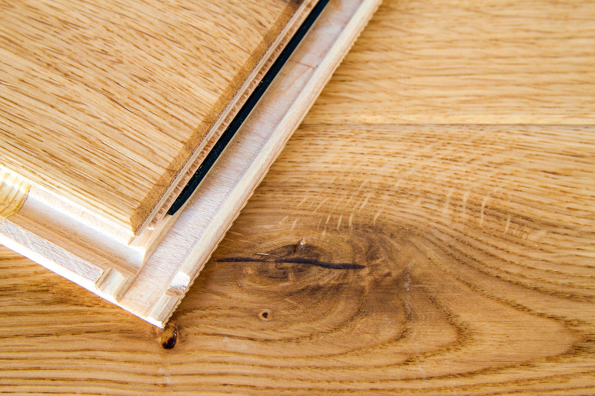 Tarima flotante multicapa formato lama, espiga, punta Hungría.