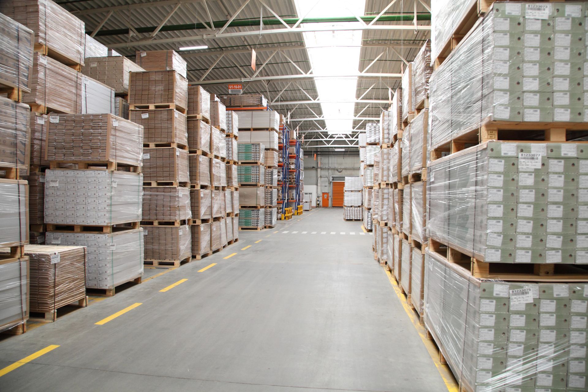 Proveedor y distribuidor de tarimas y parquet