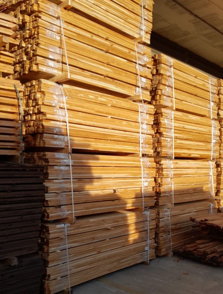 Rastrel y listones de madera tropical