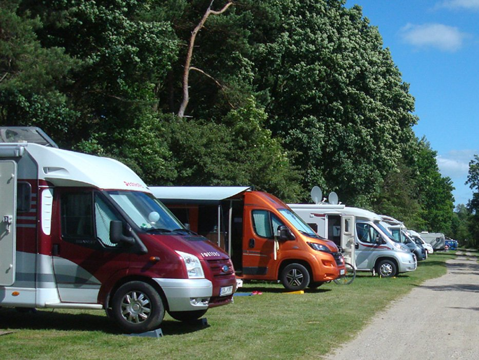 Wohnmobile Blütenwiese Camping am See Alt Schwerin Wohnmobile direkt am Plauer See