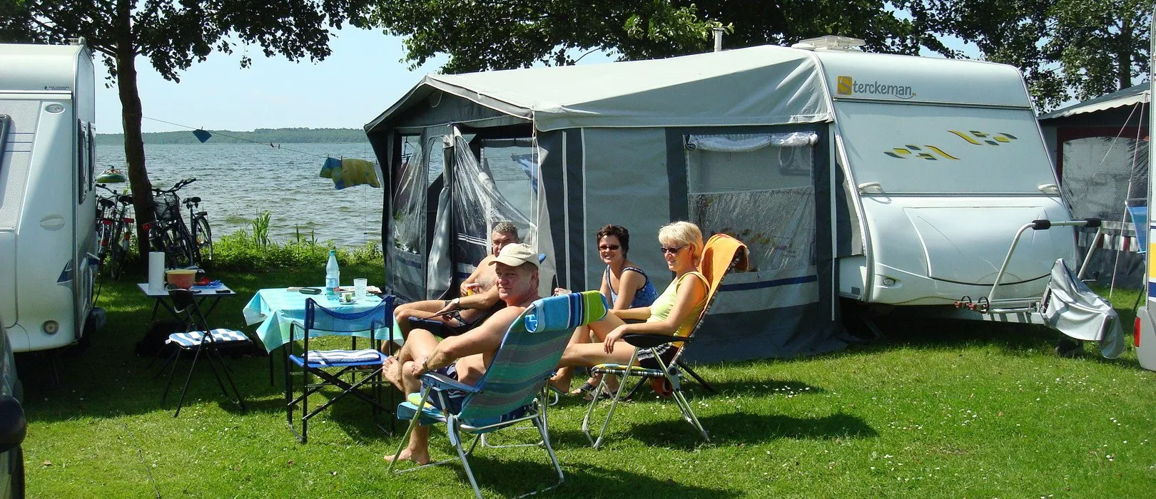 Camping am See Alt Schwerin Wohnwagen am Plauer See