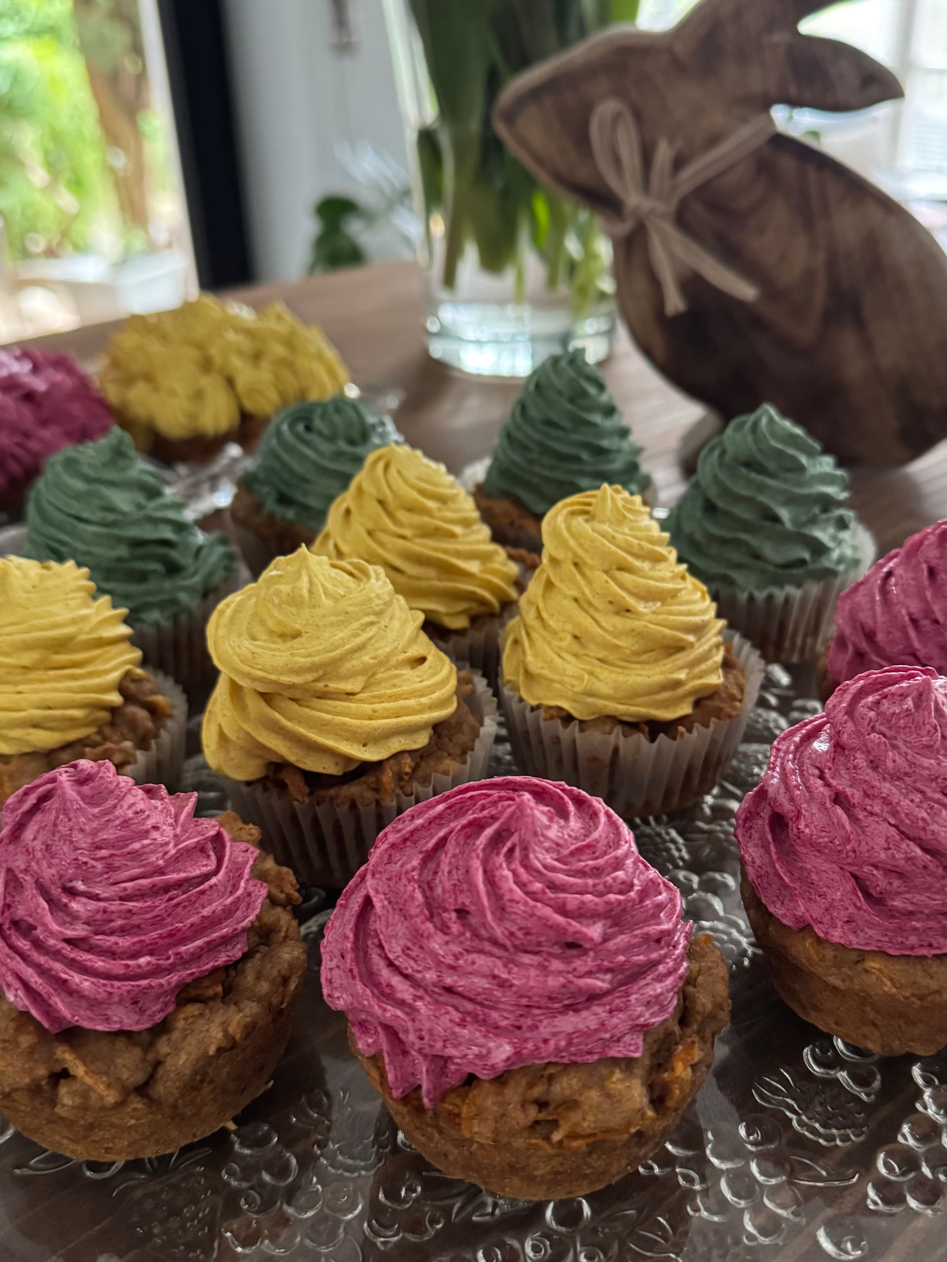 Bunte Oster-Cupcakes (vegan) - Highlight im Osternest