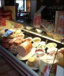 Italienische Salami, Käse, Schinken und Antipasti, bis abends 22 Uhr, auch zum Mitnehmen - Im Buongiorno Italia Erlangen Italienische Salami, Käse, Schinken und Antipasti, bis abends 22 Uhr, auch zum Mitnehmen - Im Buongiorno Italia Erlangen