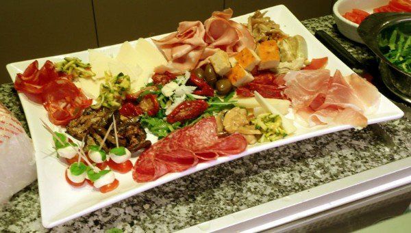 Statt Buffet auch mit reichhaltigen Platten, Menüs, ganz nach Wunsch - Fragen Sie uns einfach, kommen Sie zum probe-Essen ;-)) Statt Buffet auch mit reichhaltigen Platten, Menüs, ganz nach Wunsch - Fragen Sie uns einfach, kommen Sie zum probe-Essen ;-))