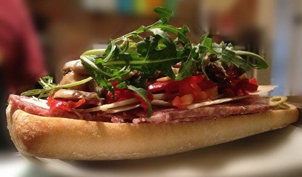 Vor Ihren Augen frisch belegte Ciabatta - Nach Wunsch, jeden Tag anders....