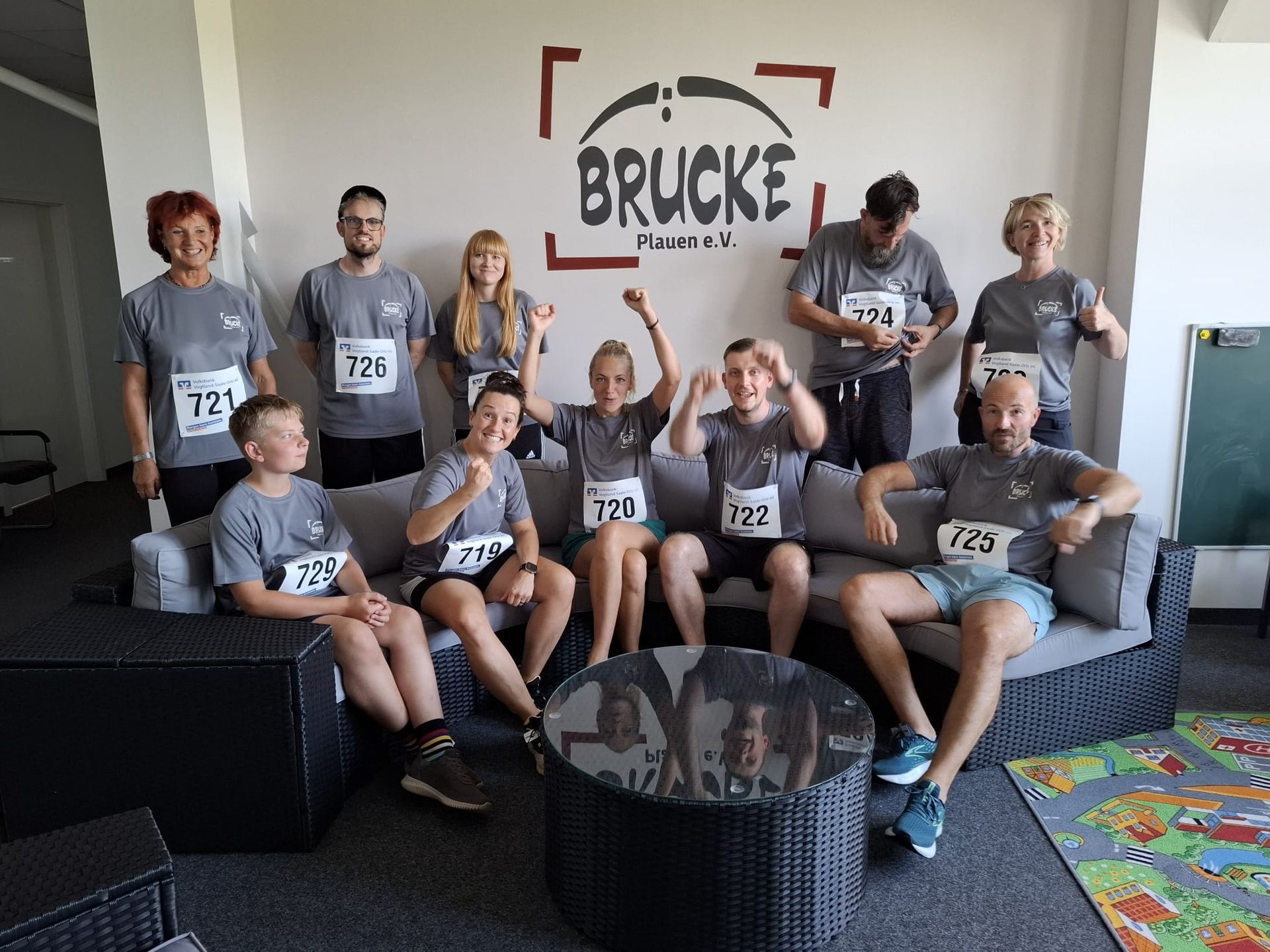 Vorbereitung zum Firmenlauf 2024 Ein Gruppenbild zur Vorbereitung zum plauener Firmenlauf 2024