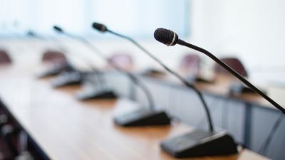 Sprechstellen einer Diskussionsanlage