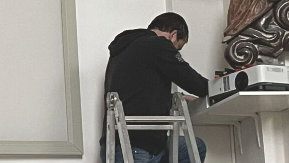 Montage eines Beamers