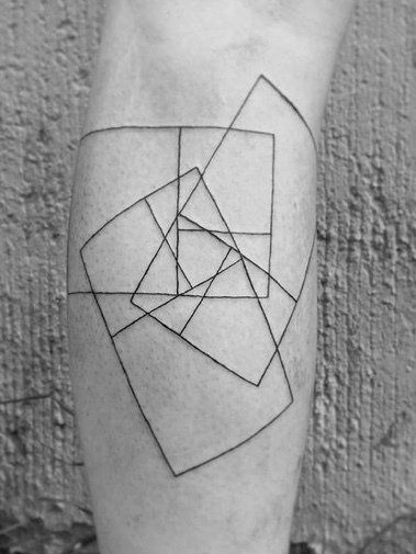 Fineline geometric tattoo von Tattookünstler Tobey Mink aus Berlin Moabit.
