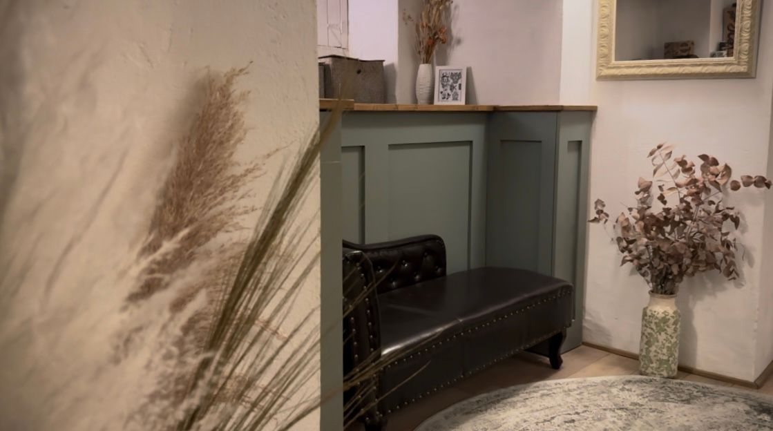 Gemütlicher Wartebereich im Tattoo Studio in Berlin Moabit Tiergarten.