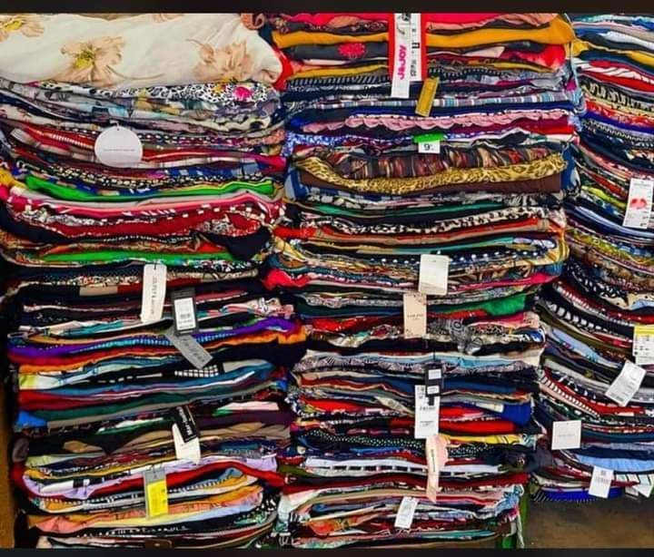 venta ropa de segunda mano usada  de calidad crema