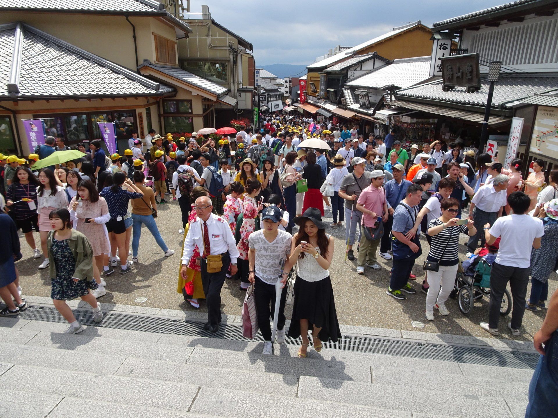 Kiyomizu-dera-Tempel;  Maiko; Kimono;  Kyoto;  Japan-Reise; Japan-Rundreise; Japan-Gruppenreise; Japan-Bahnreise; www.japan-tours.de
