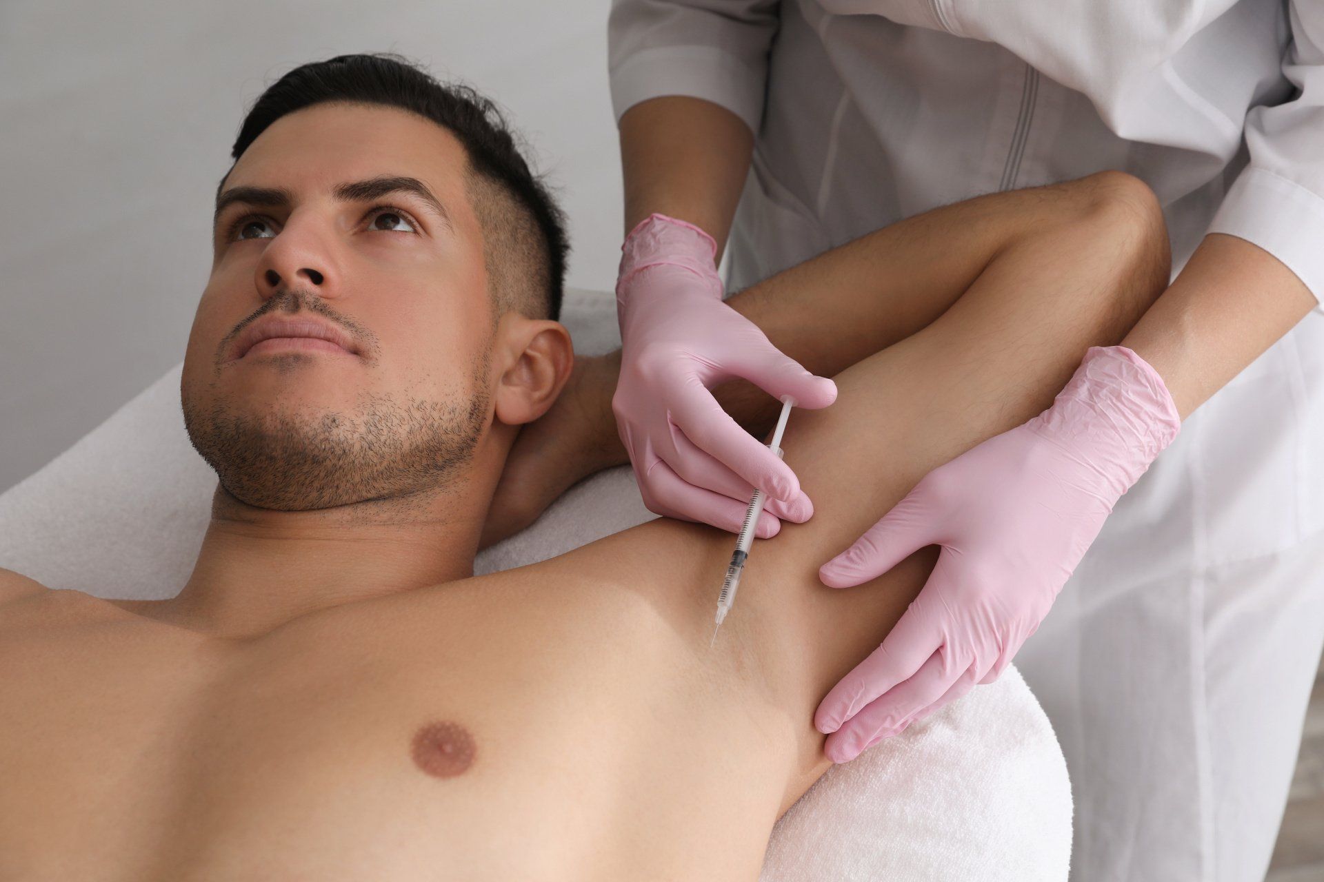 Botox zur Therapie der Hyperhidrose bei einem jungen Mann