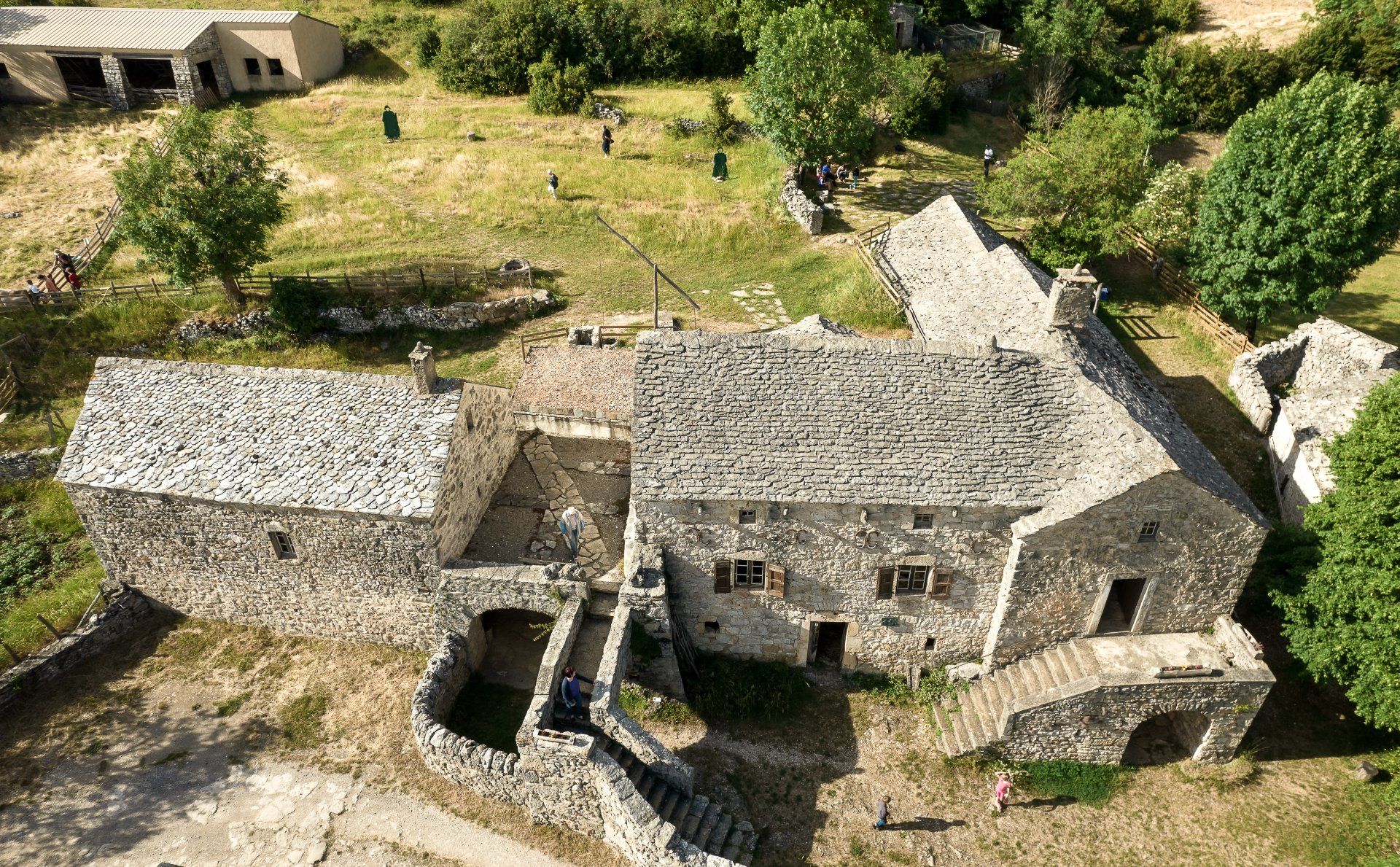 Ferme Caussenarde d'Autrefois vue du ciel Photo aérienne Ferme Caussenarde d'Autrefois