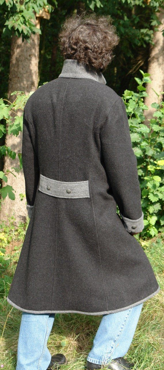 Gehrock für Männer mit Schulterklappen und Riegel Gehrock für Männer mit Schulterklappen und Riegel