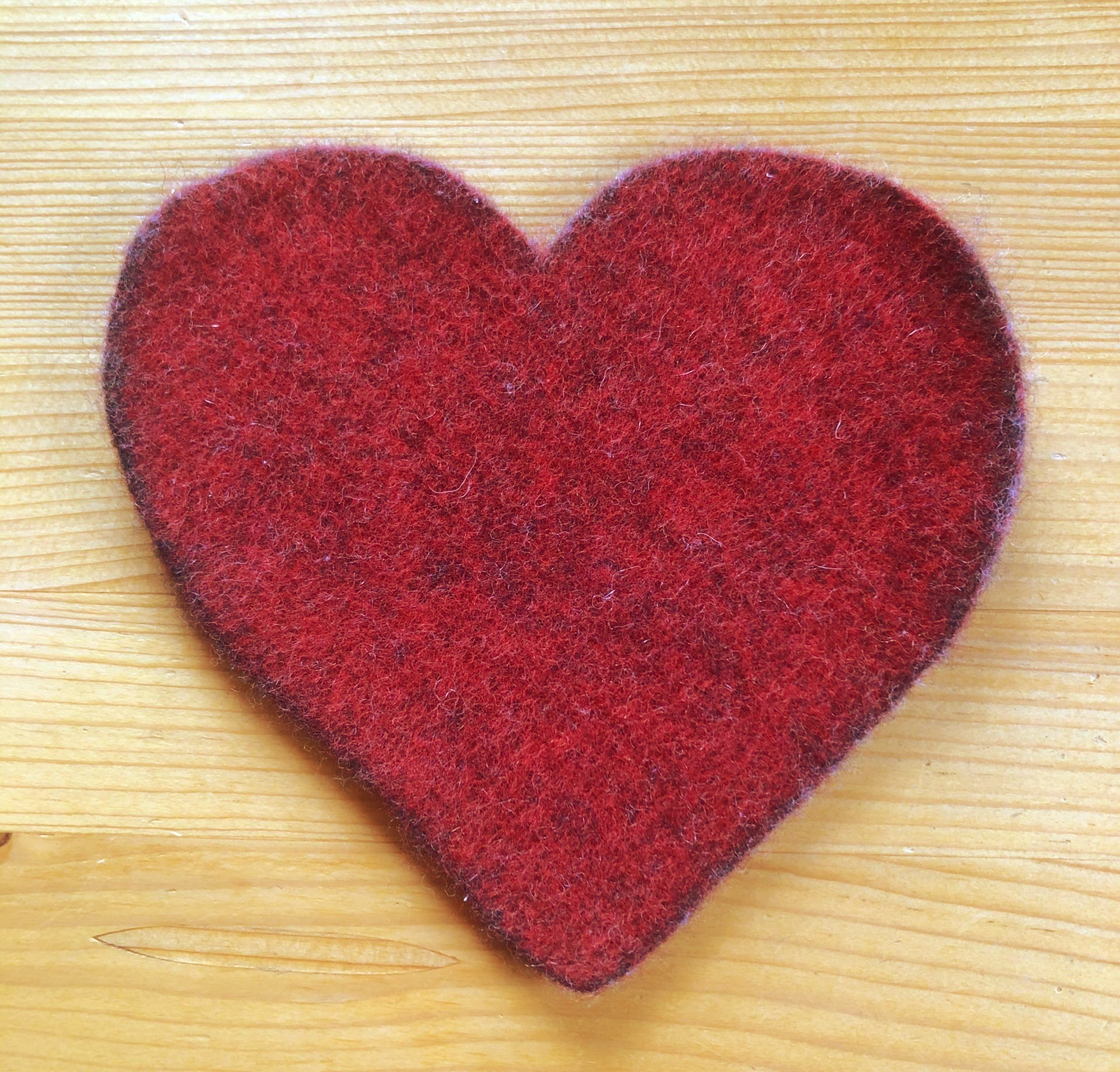 gefilzte Herzen aus reiner Doubleface Schurwolle als Unterlage oder nur mal als Danke gefilzte Herzen aus reiner Doubleface Schurwolle als Unterlage oder nur mal als Danke