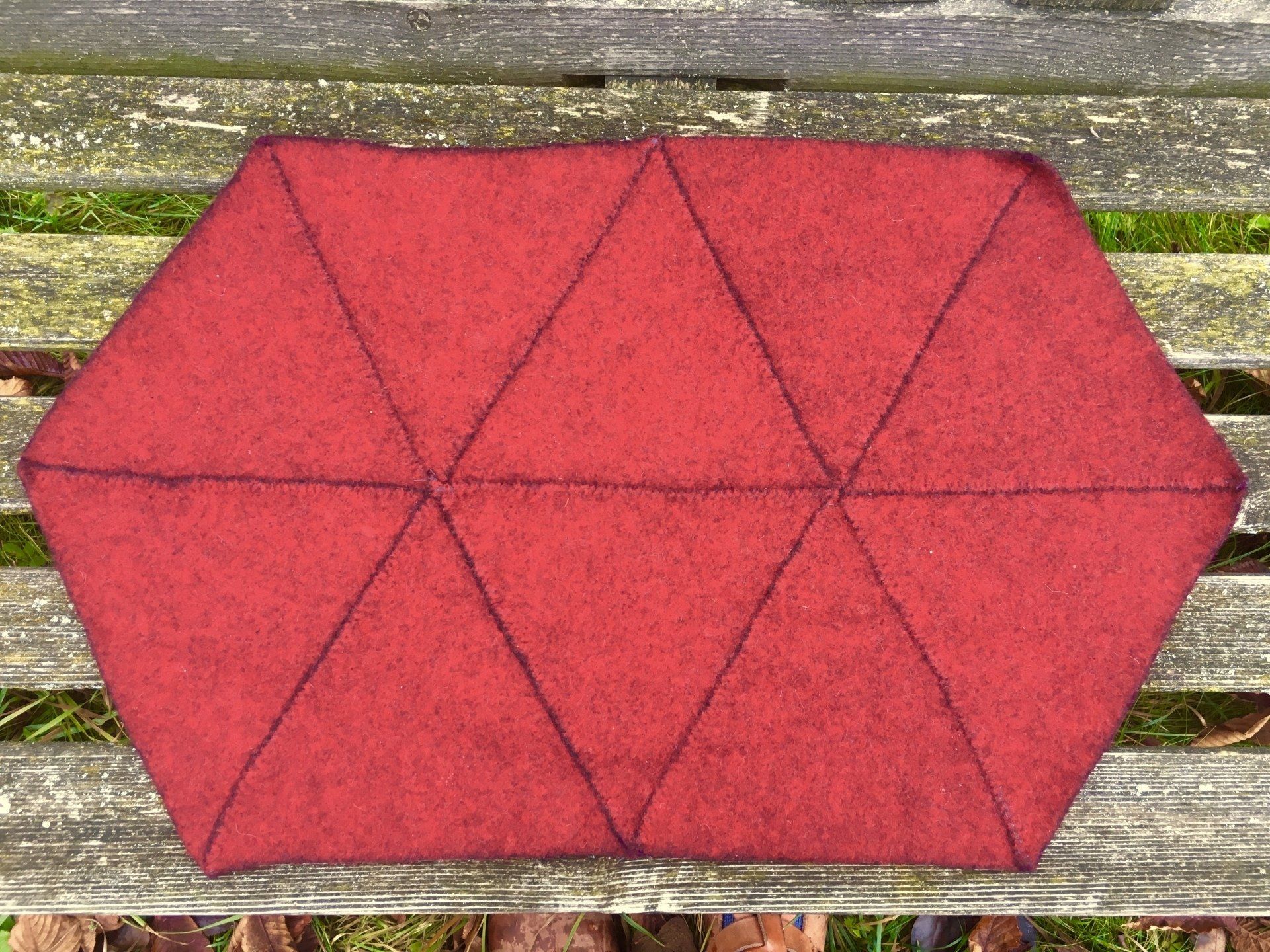 gefilzte Patchwork-Unterlagen als Tischset oder Sitzunterlage, beidseitig verwendbar gefilzte Unterlagen aus Patchwork als Tischset oder Sitzunterlage