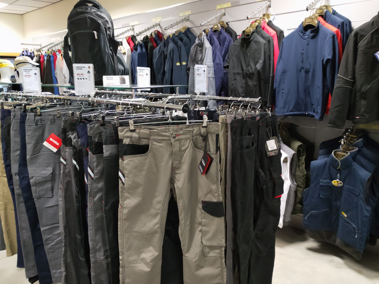 Tienda en Lomaq Herramienta de Ropa, Vestuario Laboral y Calzado de Protección y Seguridad en Zaragoza