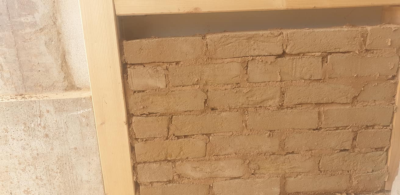 Fachwerkausmauerung beim Seminar Bauen mit Lehm