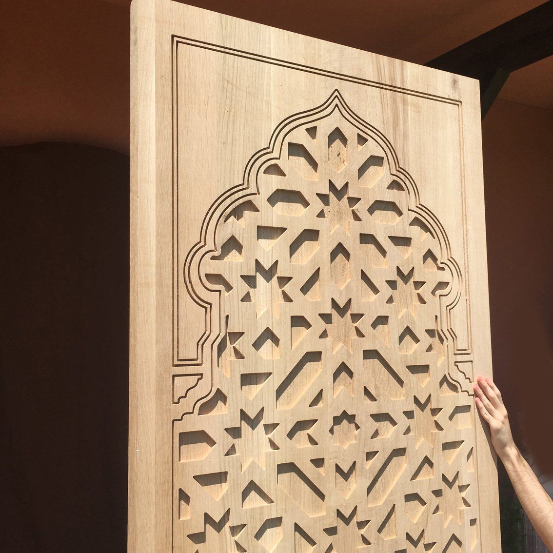 Paneles decorativos tallados en madera