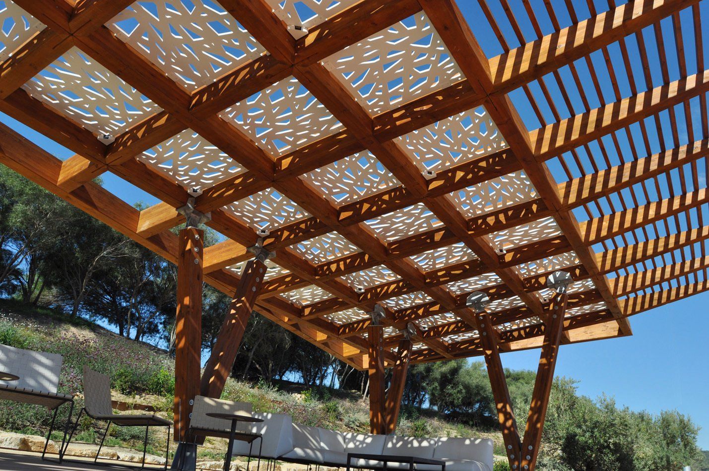 instalación y montaje de celosias en pérgolas