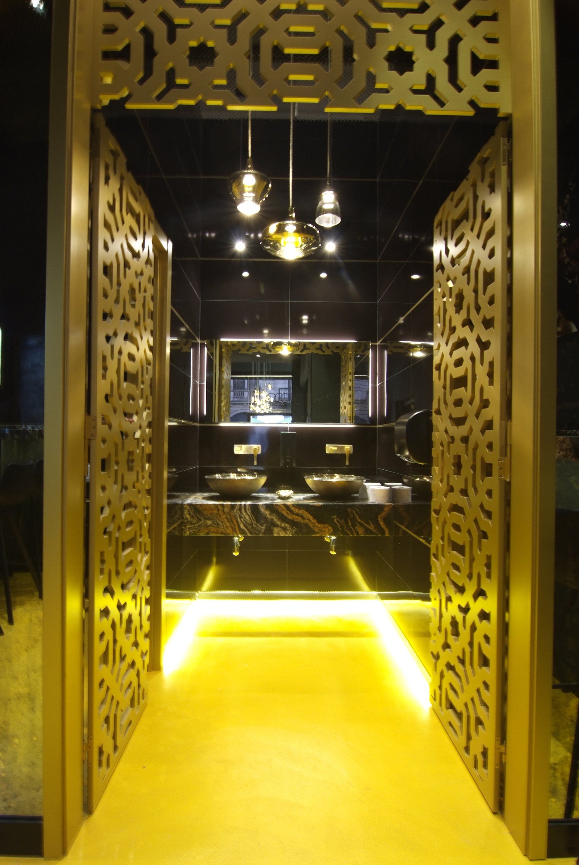 paneles de celosias en puertas