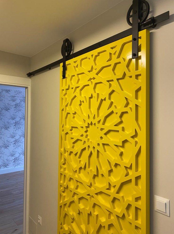 instalación de celosias en cabeceros de puertas