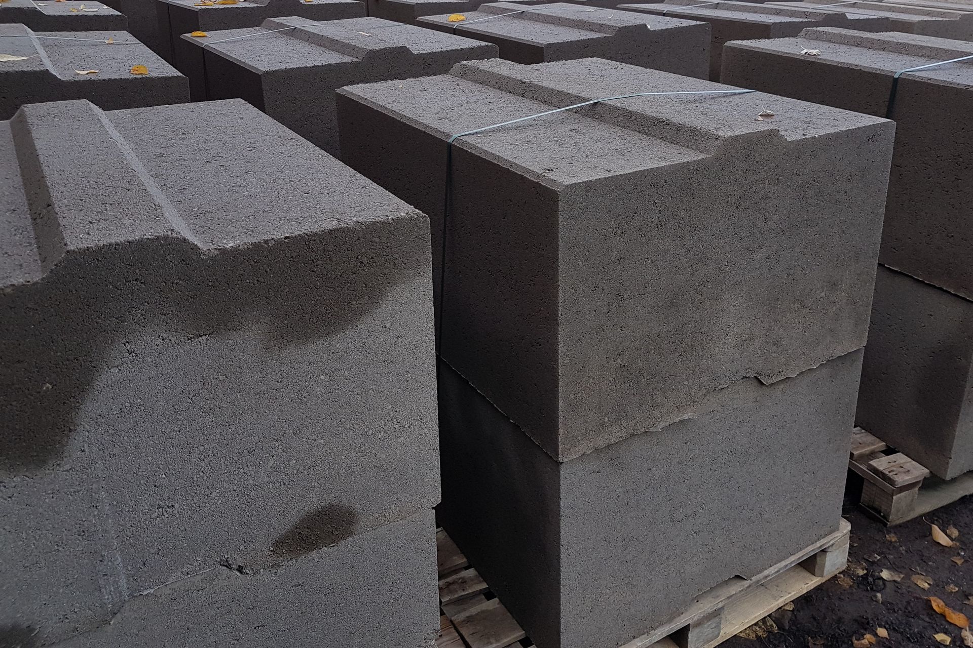 Betonblöcke, Betonblocksteine, Betonstapelsteine, Schüttgutboxen