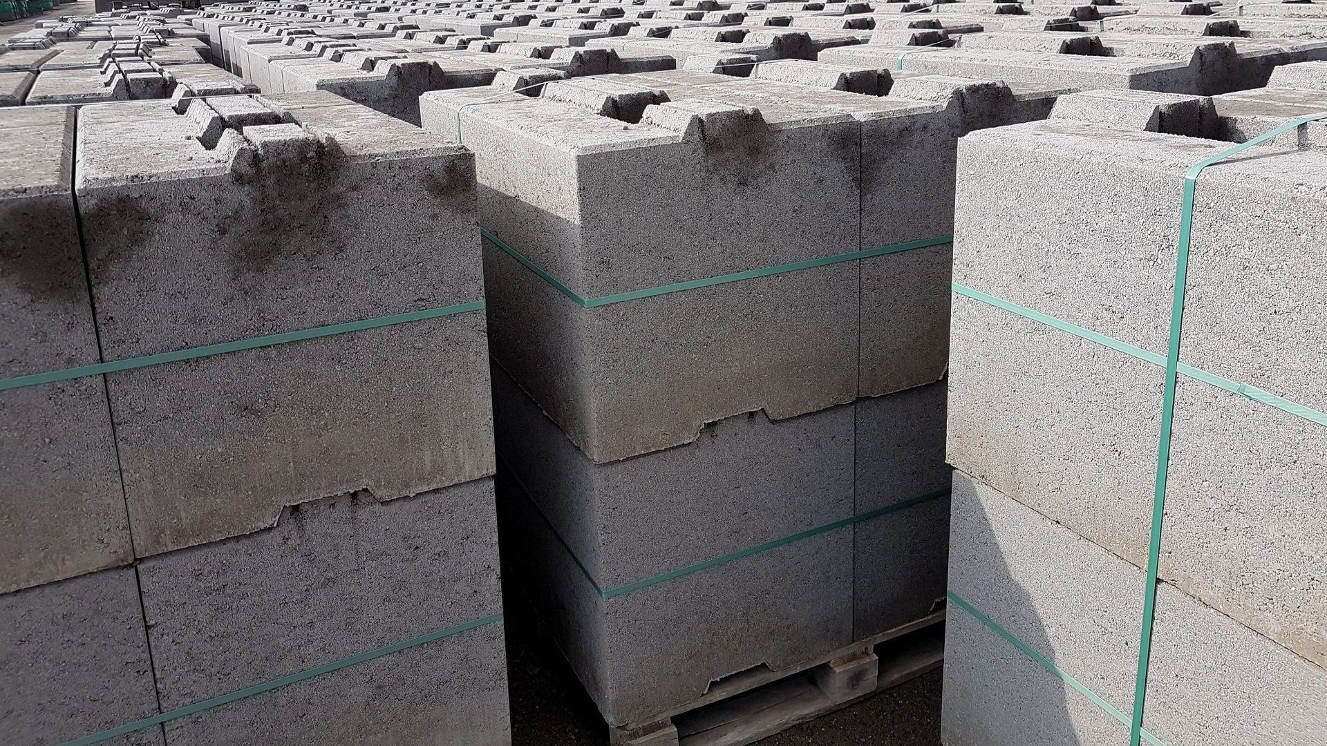 Schüttgutboxen, Betonblöcke, Betonblocksteine, Betonstapelsteine