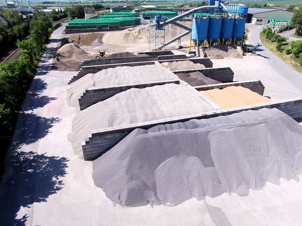 Schüttgüter: Sand, Kies, Splitt, Lava und Basalt