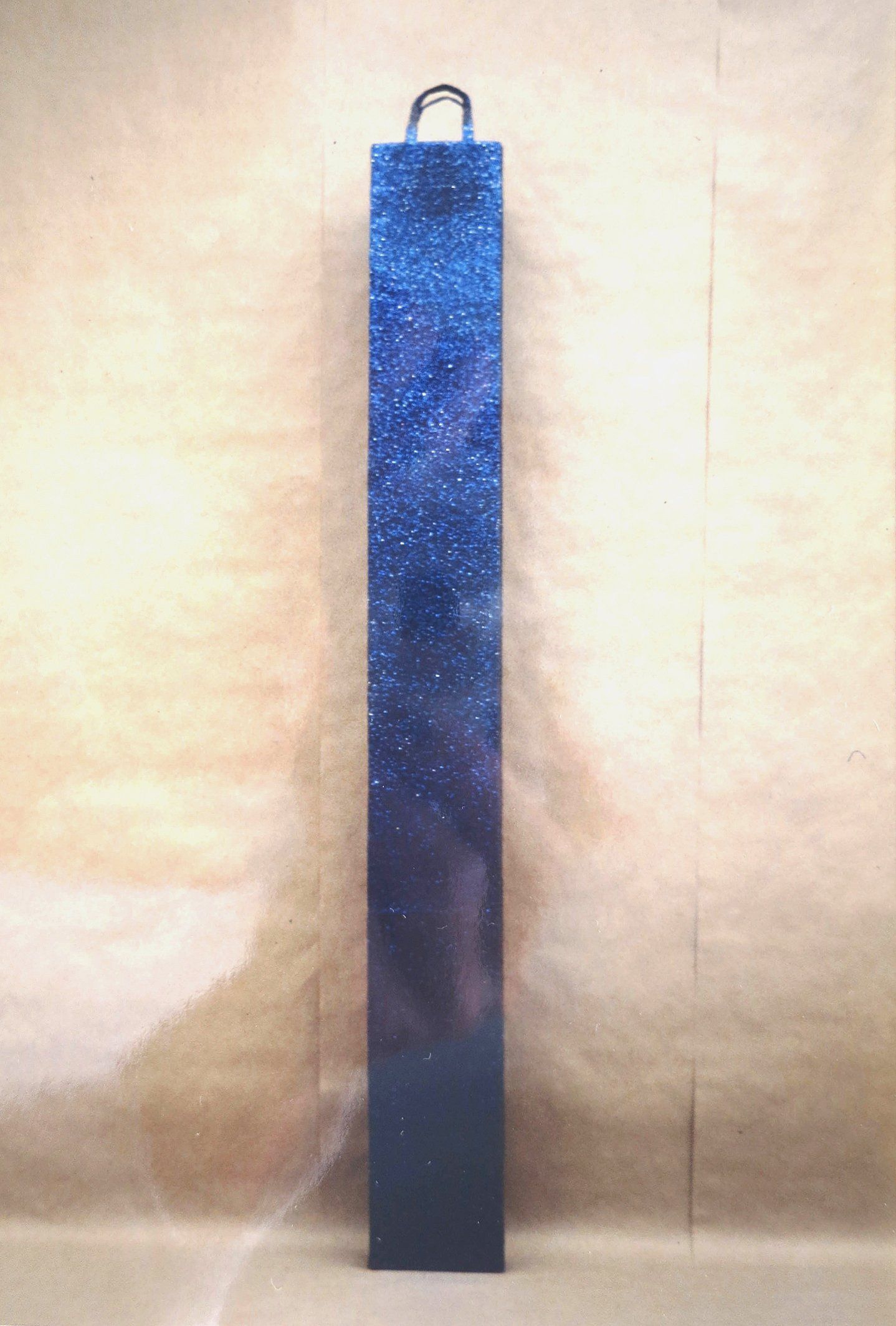 New York Bag, blue mica, cardboard, 25 x 20 x 250 cm, 1990