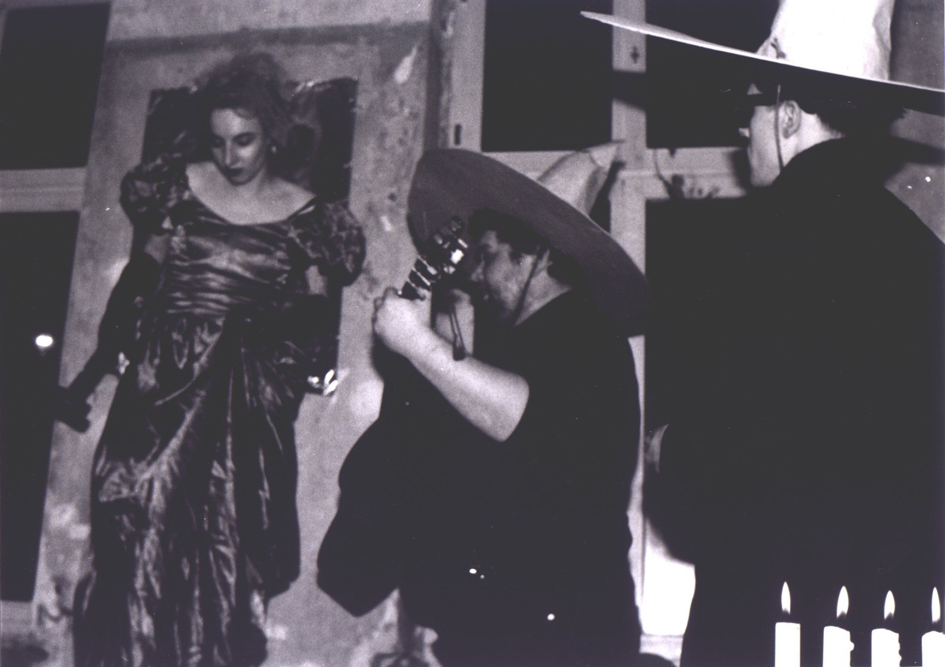 cielito lindo, mit Harri Schemm und Fernando Bryce, Space Agency, Berlin , 1991, Foto: Marc Levé Performance, Westberlin, Space Agency