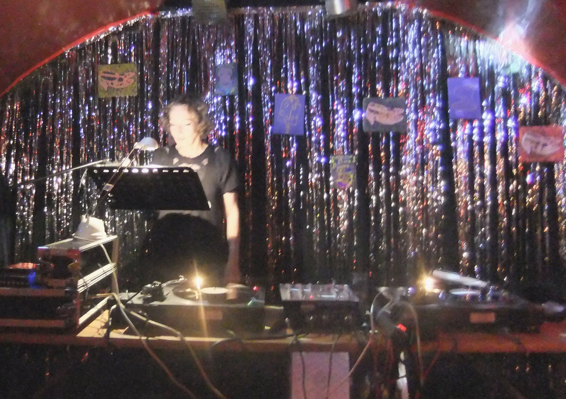 Szenegirl, szenische Lesung, Dreikönigskeller, Frankfurt a. Main, 2017 lecture Szenegirl, Betty Stürmer, Dreikönigskeller