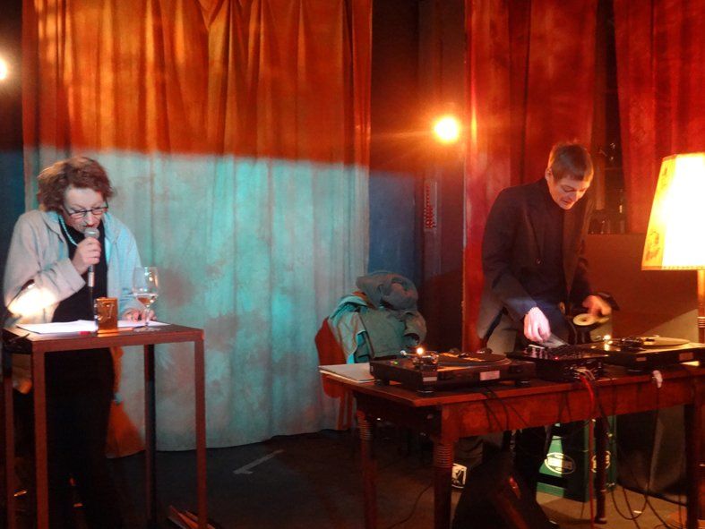 Szenegirl , szenische Lesung, mit Matth Fame/DJ, Nürnberg, Zwinger, Foto: Lisa Haselbek, 2017 DJ, lecture Szenegirl, Betty Stürmer, Nürnberg