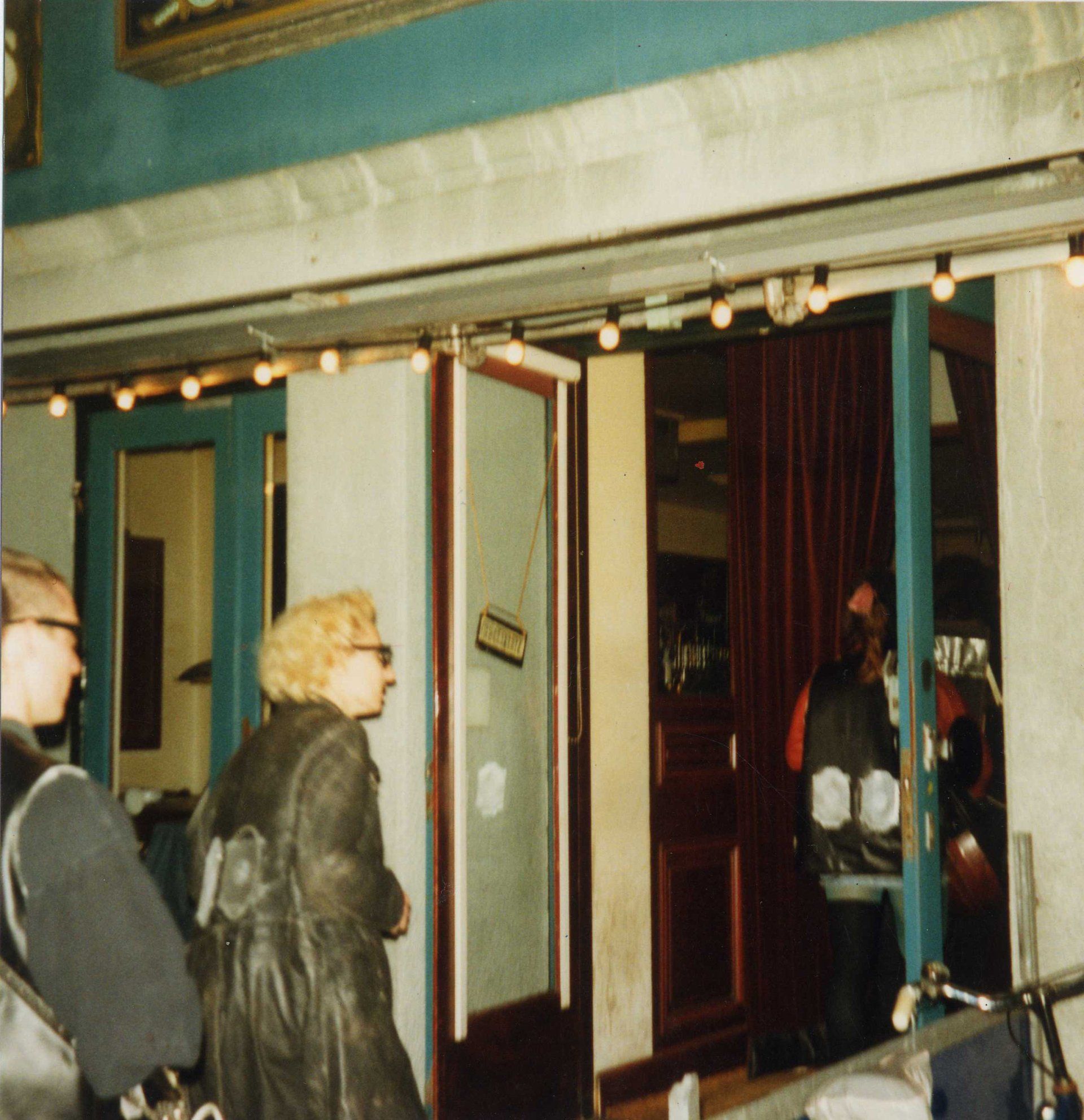 Guitar monkey/Audio Kleider/ europa tour, Amsterdam, 1988