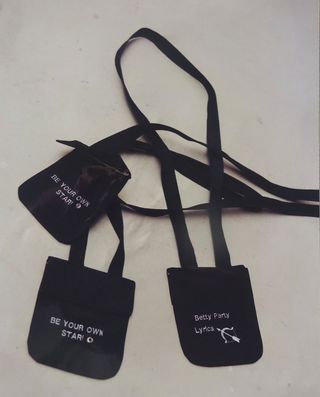 Be your own star, bag, serie betty party lyrics, 2000, Foto: Ali Kepenick