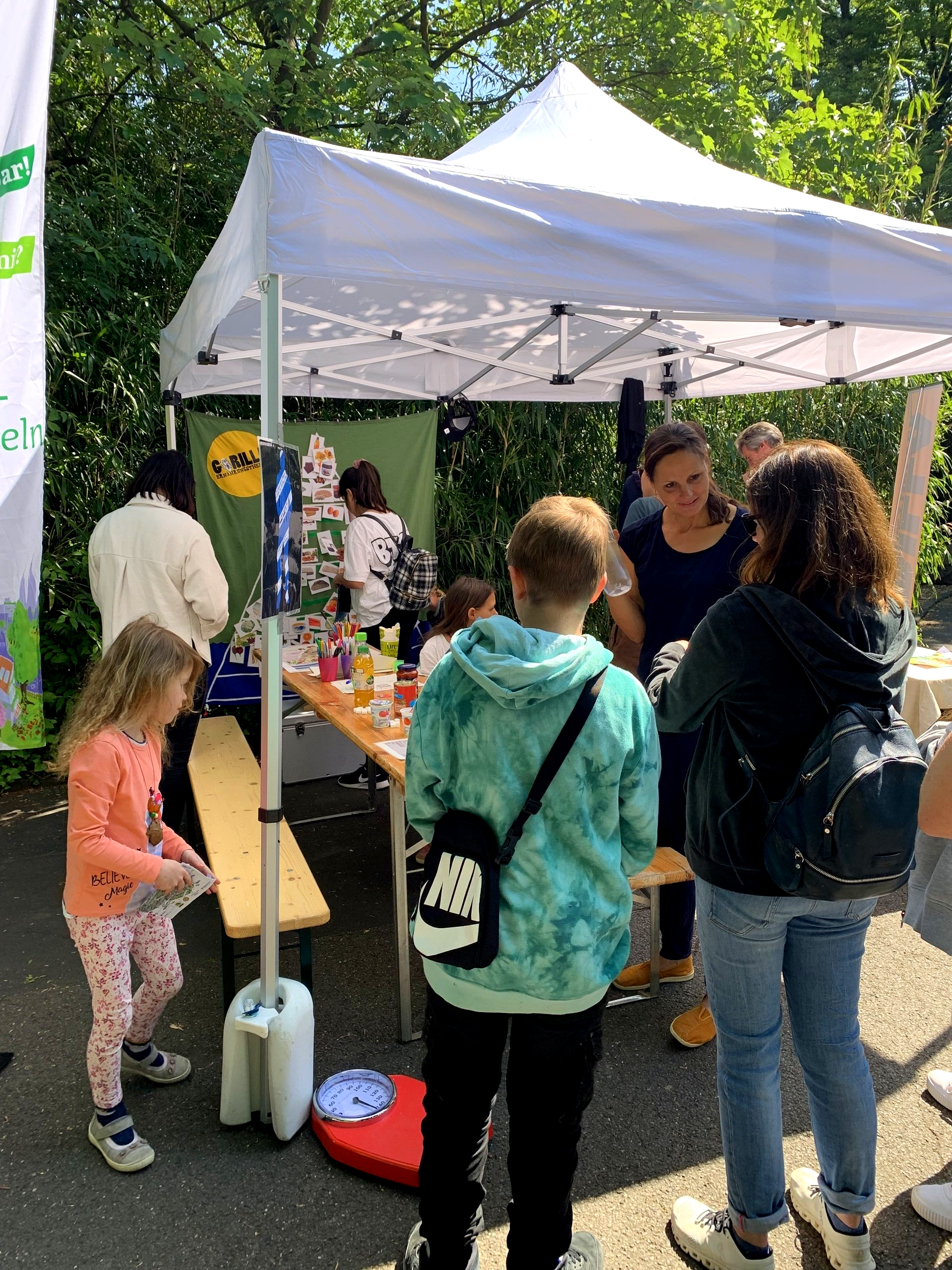 Informationsstand mit Mitmach-Aktionen.