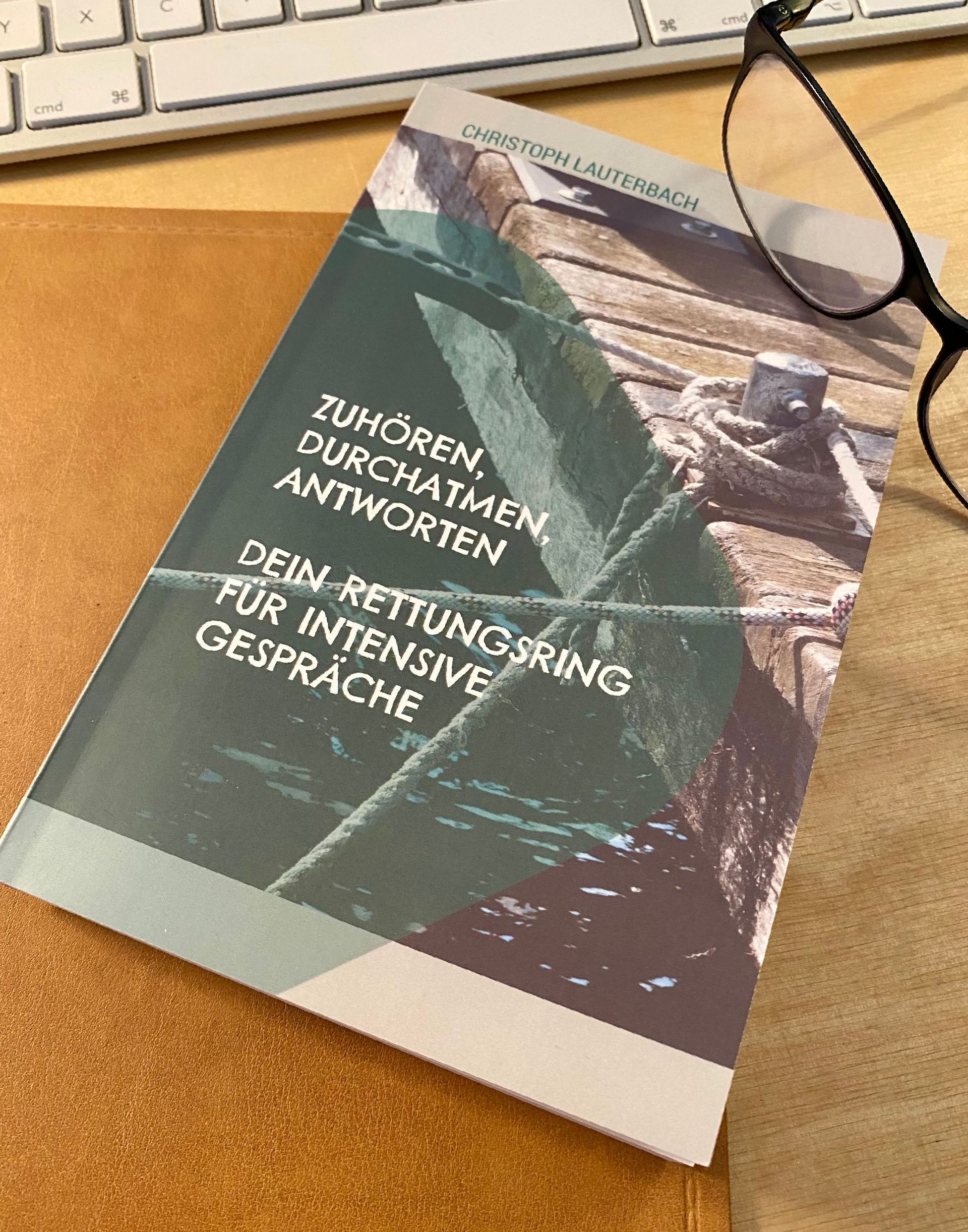 Präsentation eines selbstgeschriebenen Coaching Buchs.