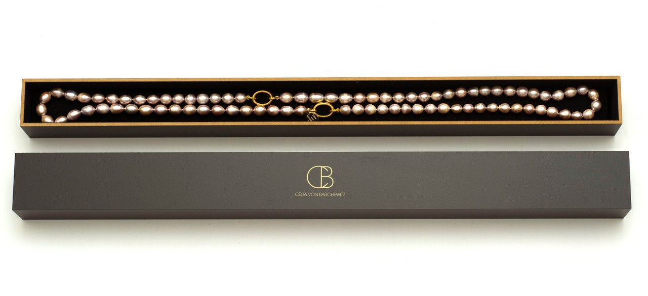 Schmuckschatulle mit Perlenkette