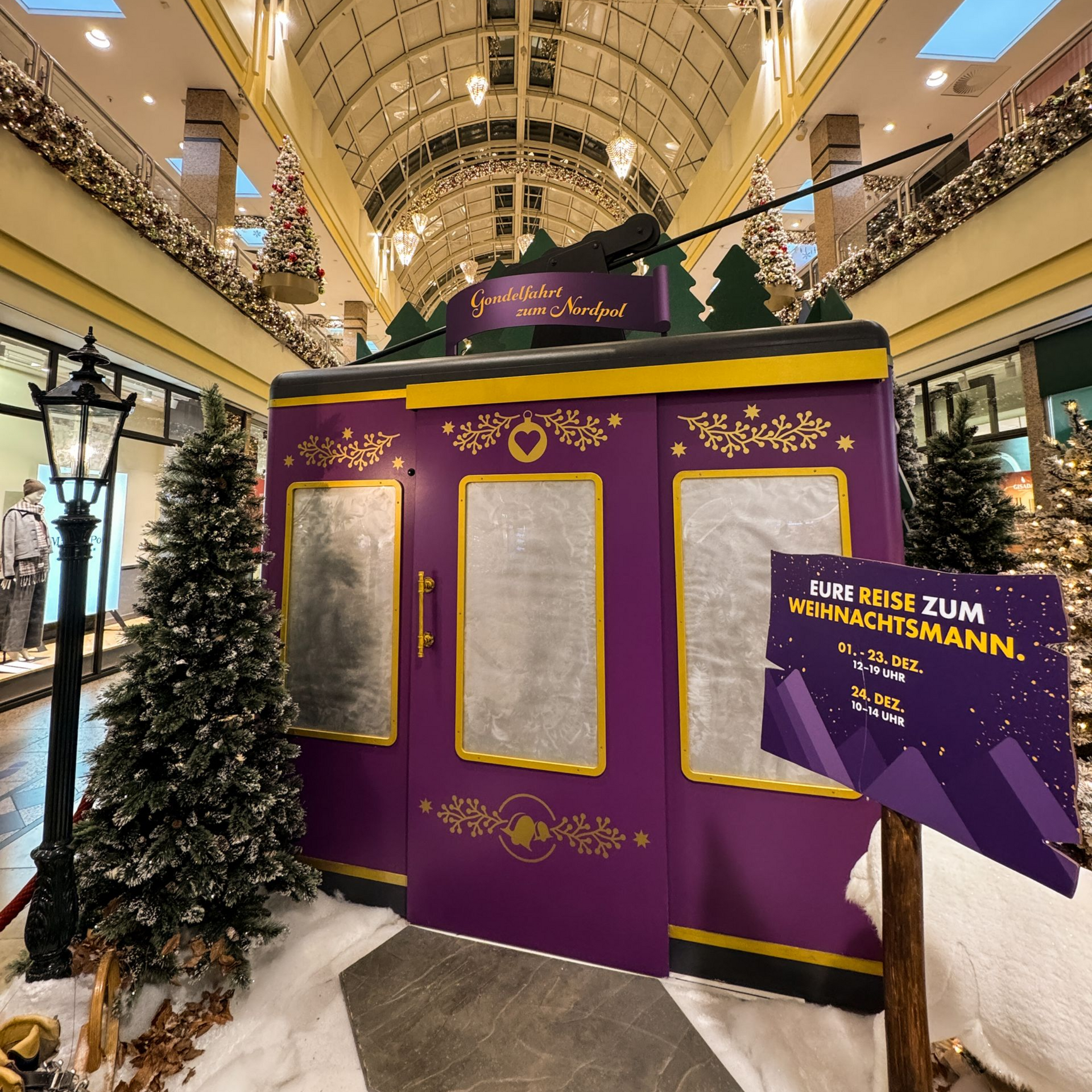 Hamburg Weihnachten Gondelfahrt zum Weihnachtsmann Blick auf die Weihnachtsgondel